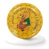 Zakrętka do słoika z miodem z ilustracją misia i napisem "Miód pszczeli prosto z pasieki"